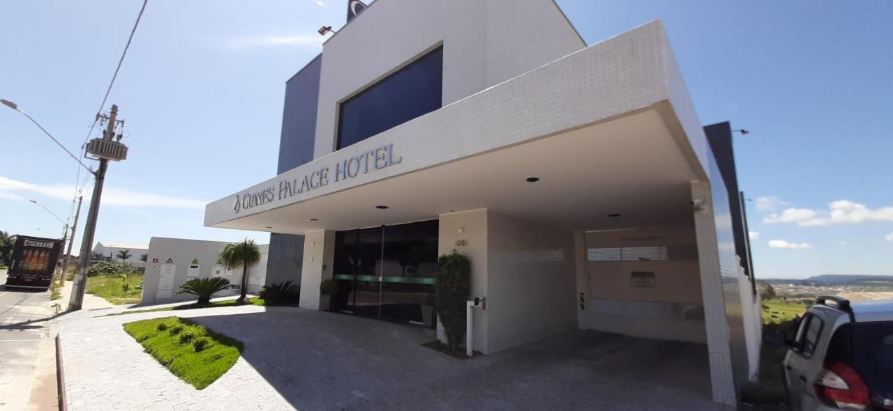 Guines Palace Hotel Patrocinio Luaran gambar